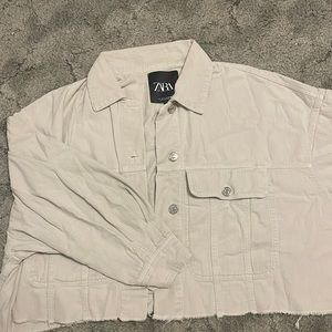 White/grey, long sleeve, cargo jacket, silver buttons, baggy, cropped.
